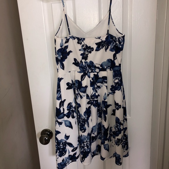 Dress - Picture 2 of 2